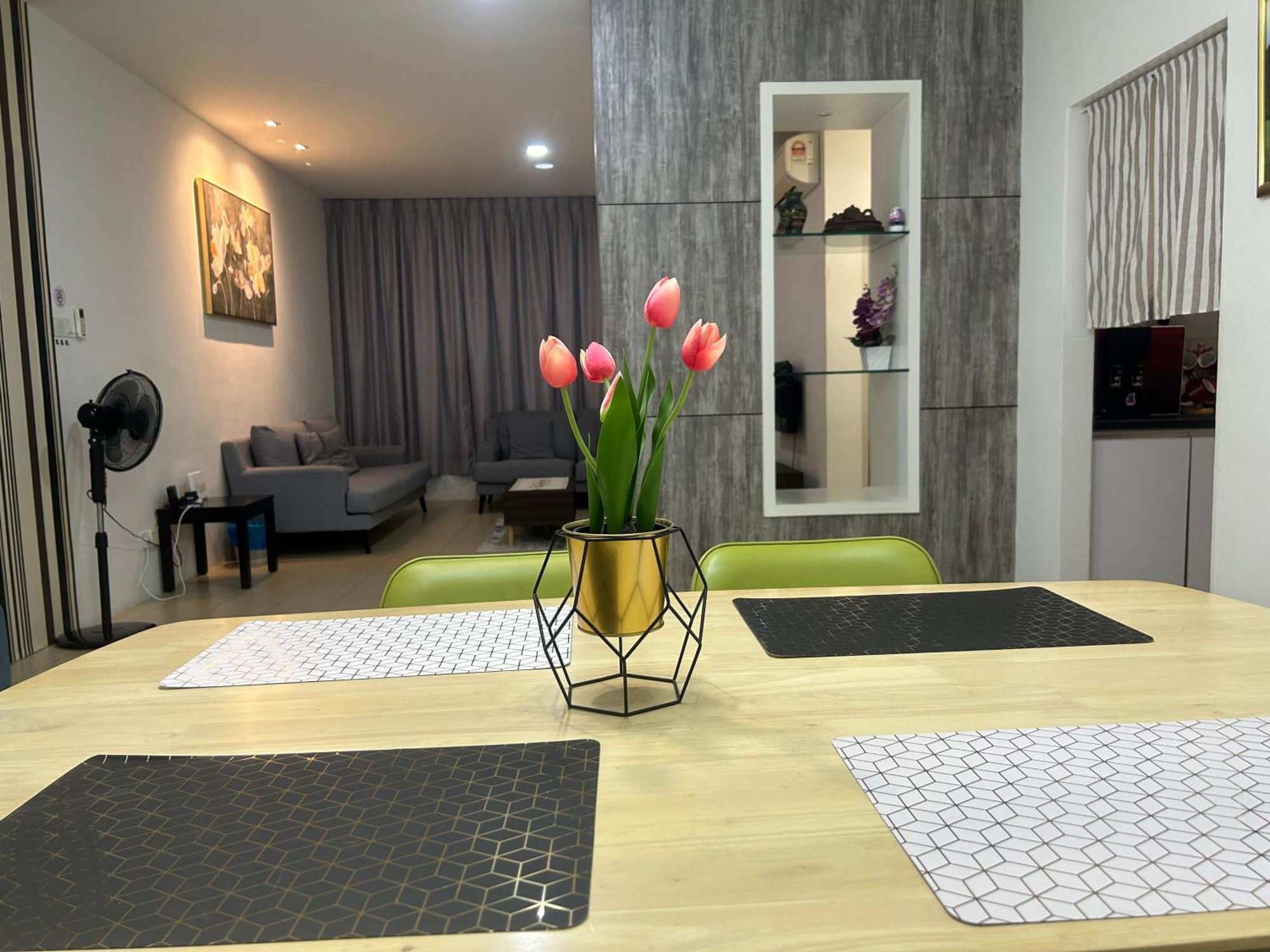 Roxy Apartment Kuching Exterior photo