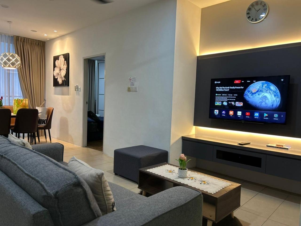 Roxy Apartment Kuching Room photo